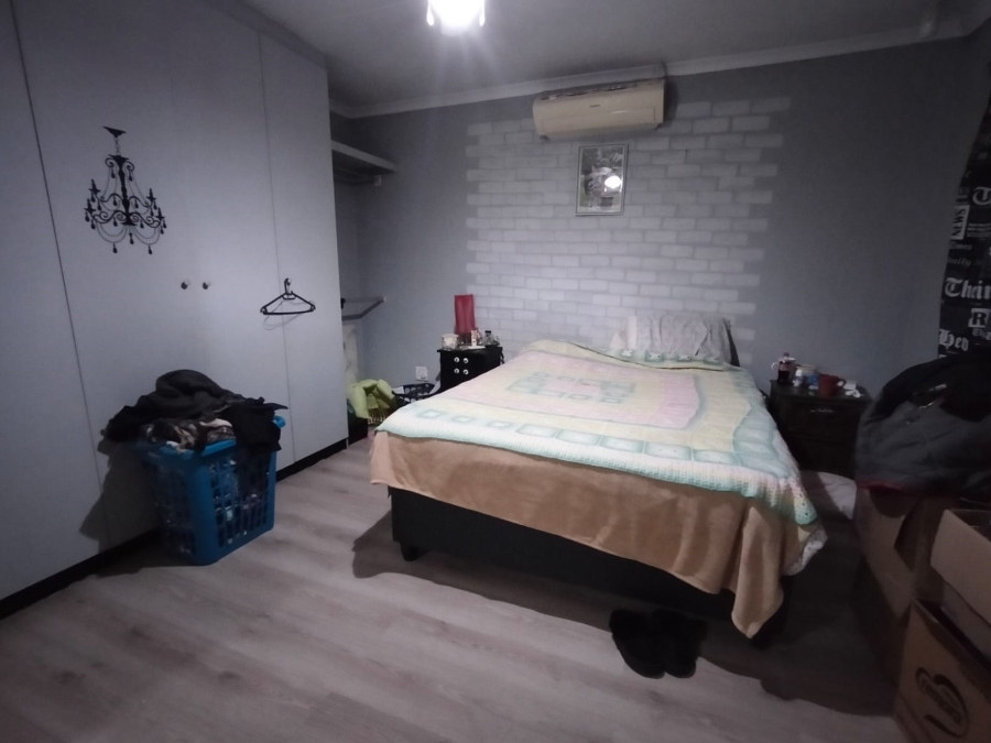 2 Bedroom Property for Sale in Geelhoutpark North West